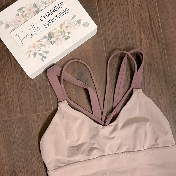 Lululemon sports bra - Picture 1 of 4